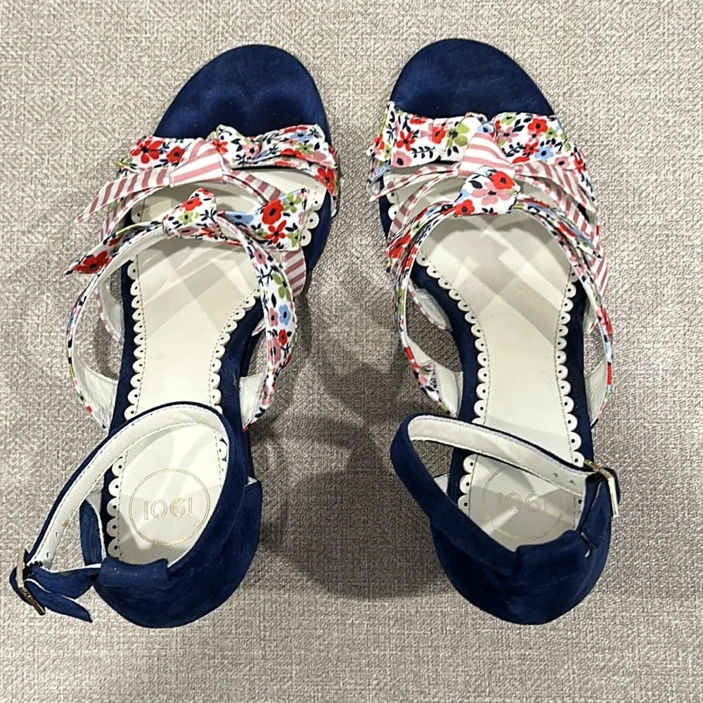 1901 Flowers and Bows Wedge Sandals, EUC